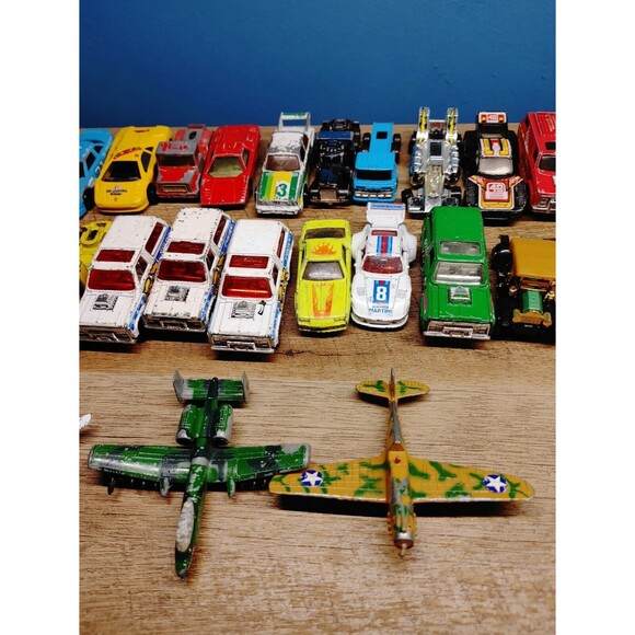 Lot Of 26 VINTAGE Cars & Planes 80' and 90' - Picture 6 of 6
